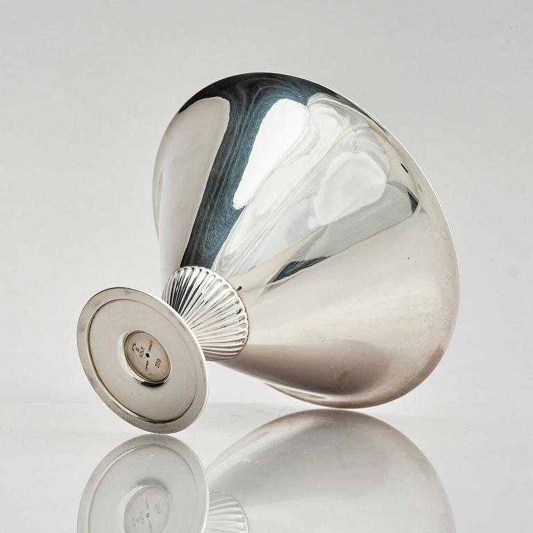 Georg Jensen, skål på fot, sterling silver, modell 259, design Gundorph Albertus, Köpenhamn efter 1945.