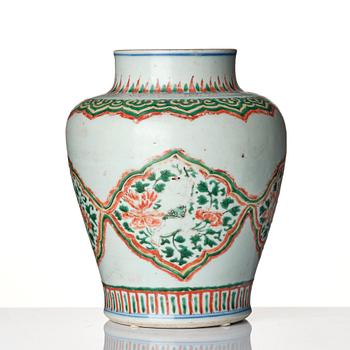 A wucai jar, Transition, 17th century.