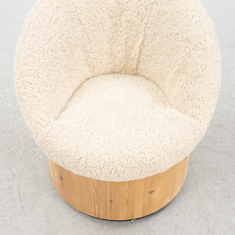 Peter Opsvik, a lounge chair from the 'Cylindra' series.