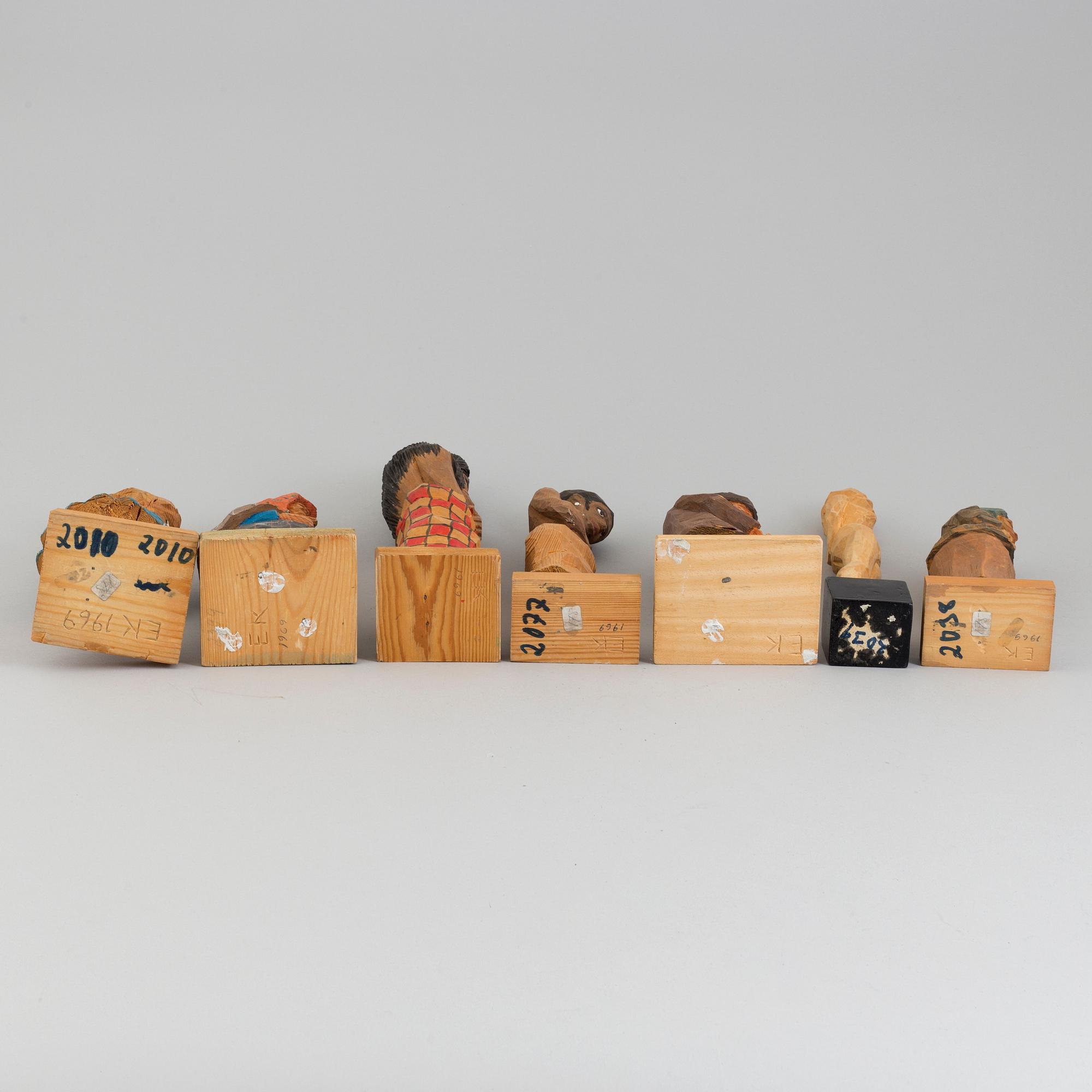 TRÄFIGURER, 7 st, signerade EK. Flertalet daterade 1969. (1 skulptur ej signerad).