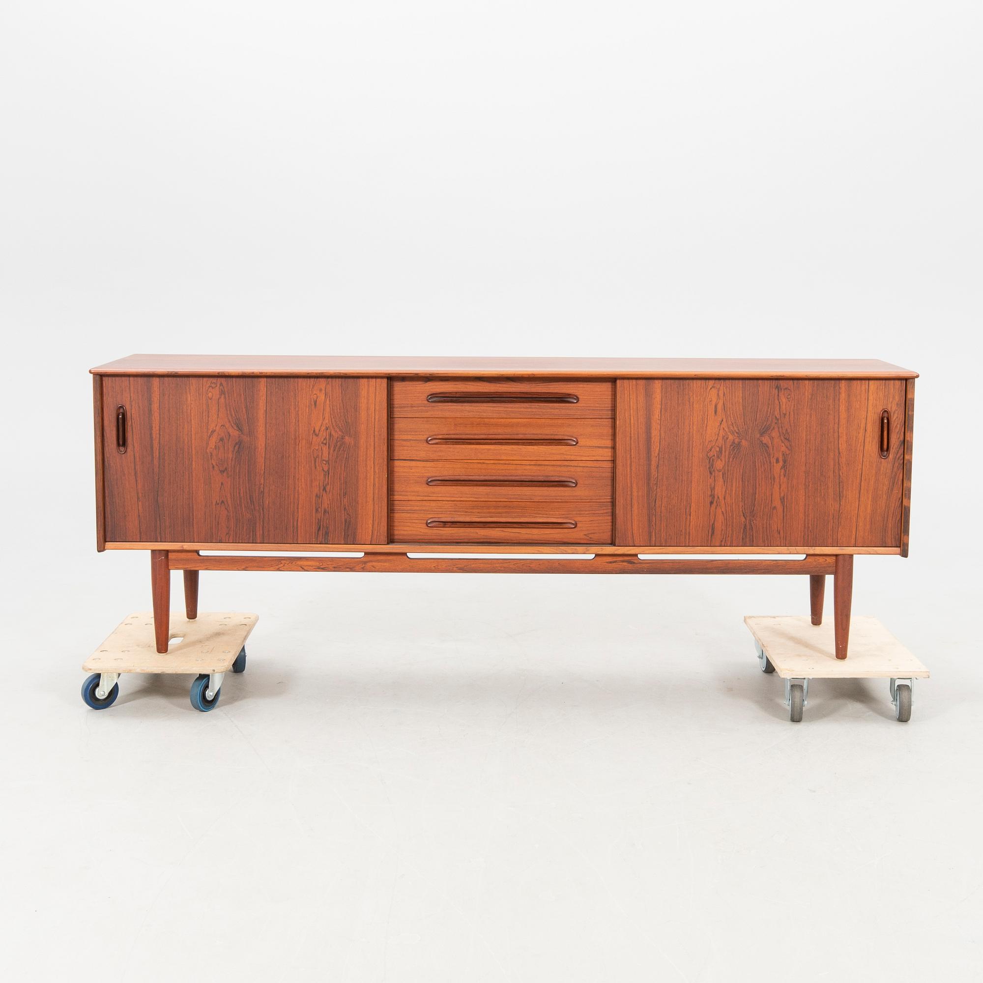 Nils Jonsson sideboard "Cortina" Troeds Möbelfabrik, Bjärnum 1900-talets senare del.