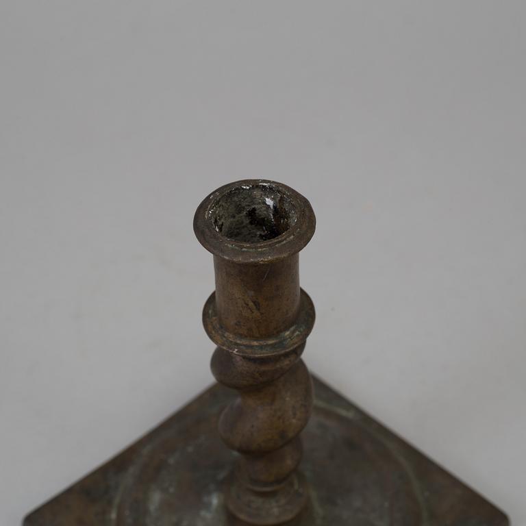 AN 18TH CENTURY BAROQUE CANDLESTICK.