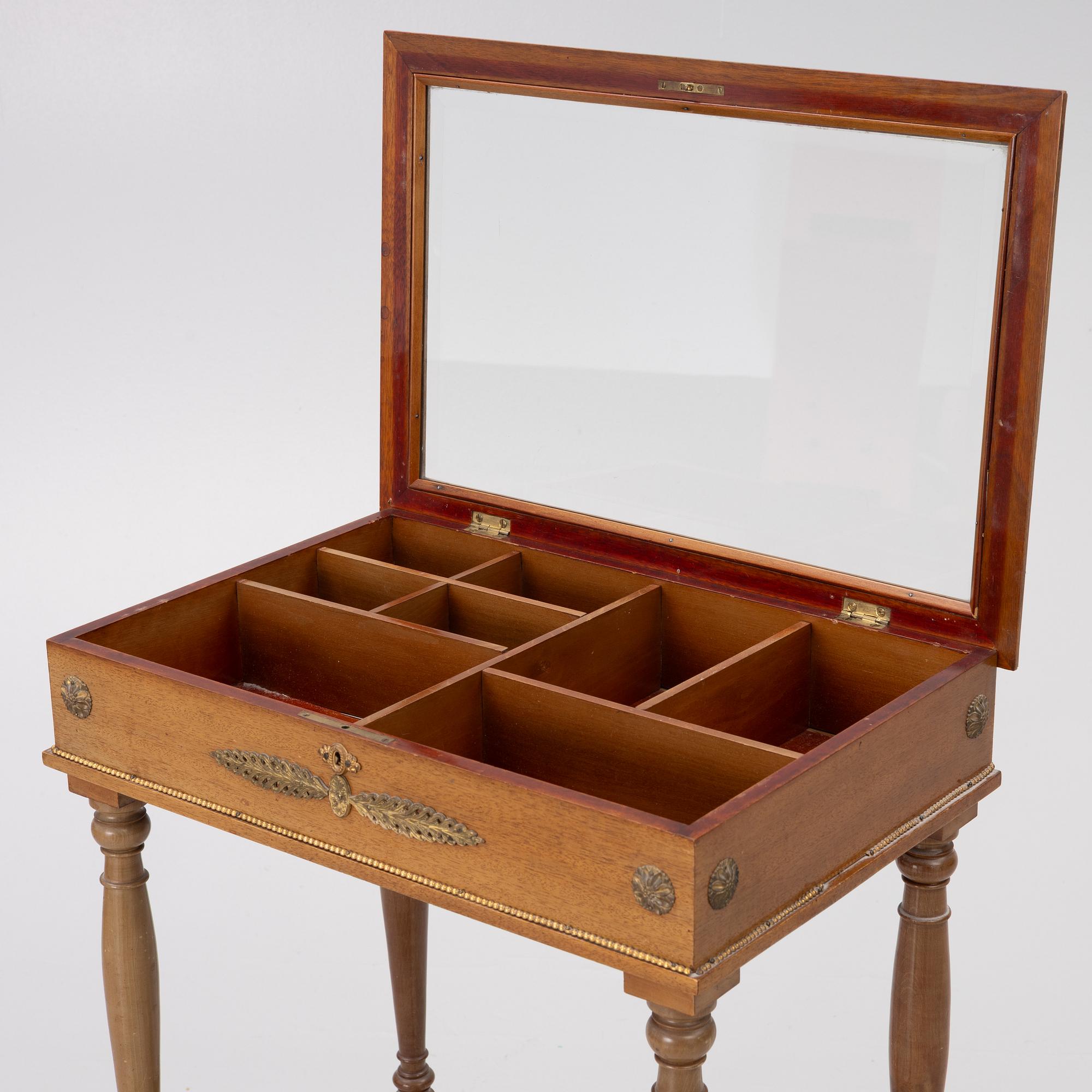 A display table, second half of the 19th century.