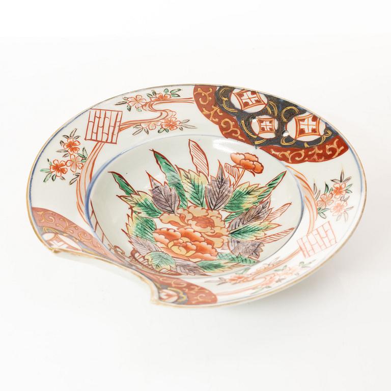 A Japanese imari porcelain barber's bowl, Meiji (1868-1912).