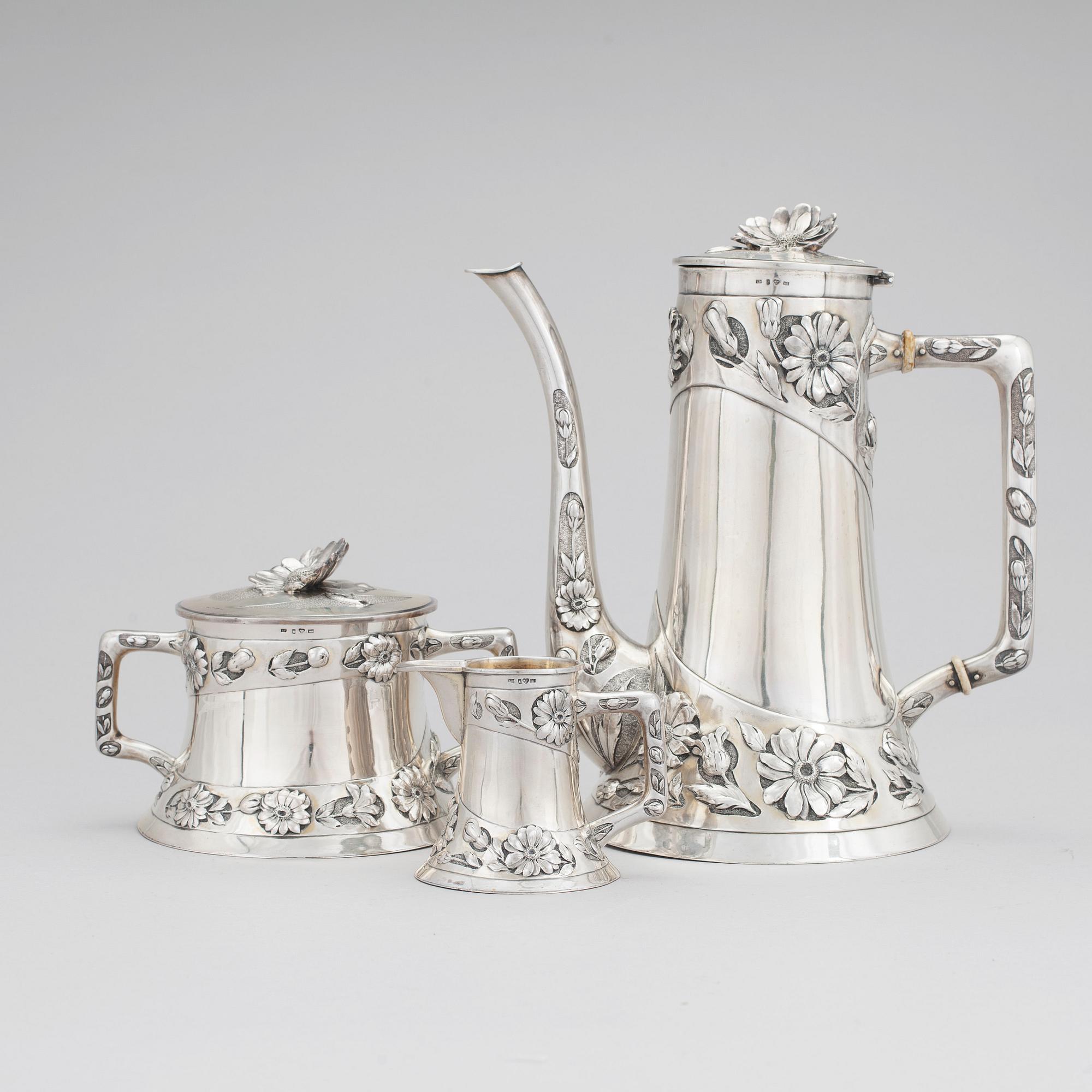 KAFFESERVIS, tre delar, silver, jugend, Lars Dahlberg Kristianstad 1906. Total vikt ca 1390 gram.