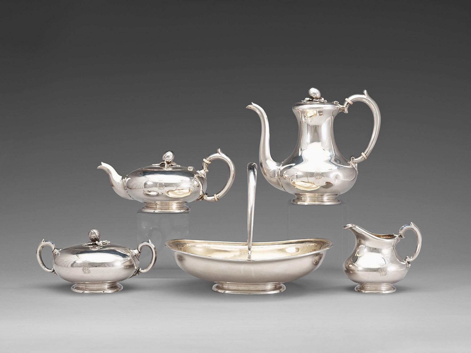 A Russian 19th century parcel-gilt five piece tea- and coffee-set, marks of Carl Adolf Seipel, St. Petersburg 1870.