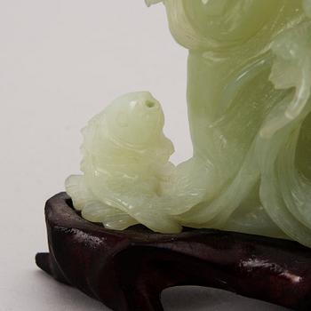A Chinese bowenite sculpture.