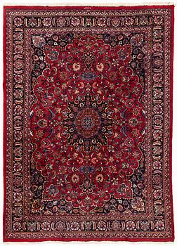 A Meshad carpet, ca 410 x 290 cm.