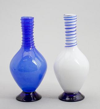 VASER, 2 st, glas, Gunne Brandstedt, Pukeberg, signerade.