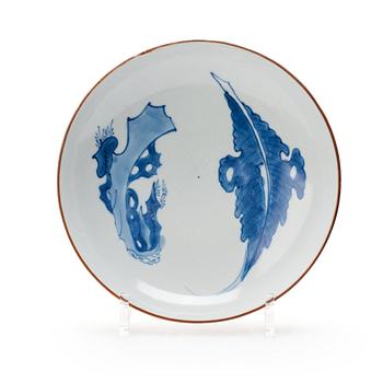 767. A blue and white dish, Tianqi/Chongzhen, 17th Century.