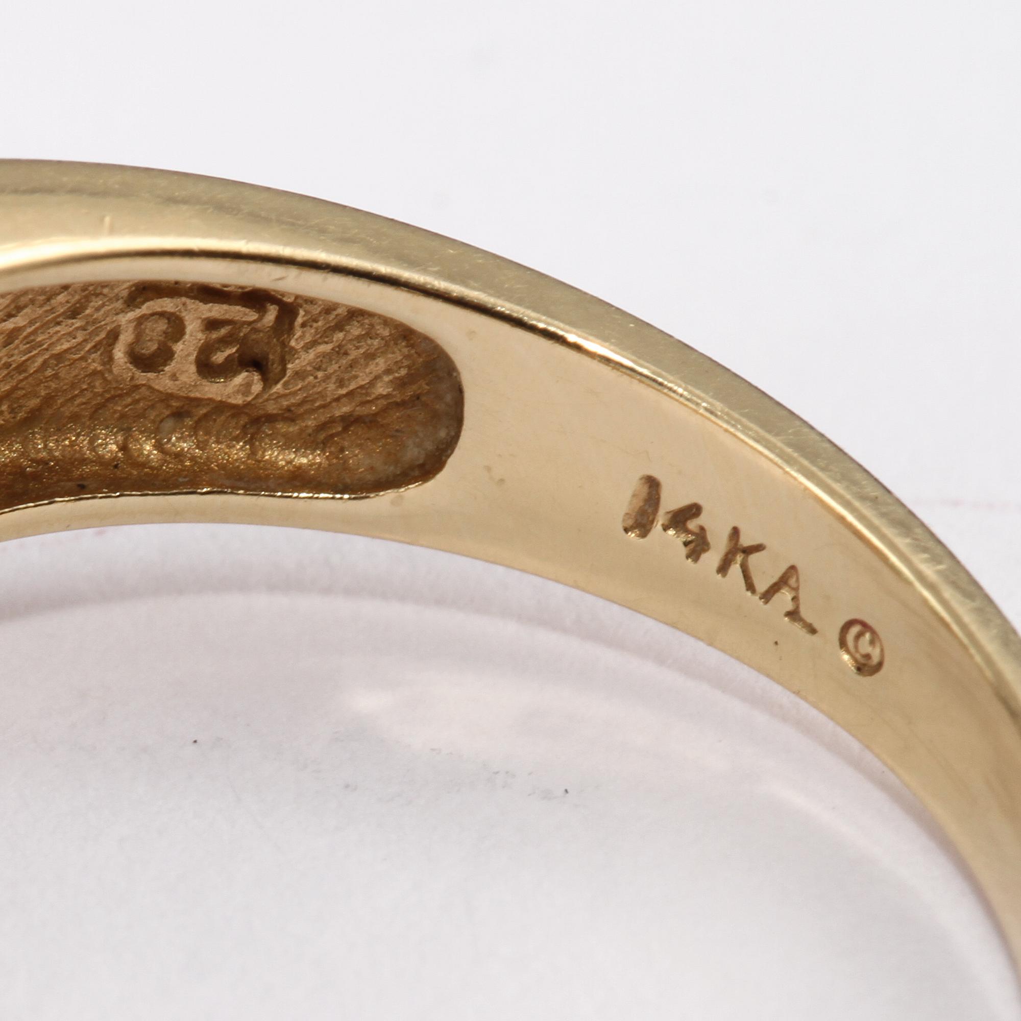 RING, 14k guld med smaragdslipad smaragd samt briljantslipade diamanter. Vikt 5 g.