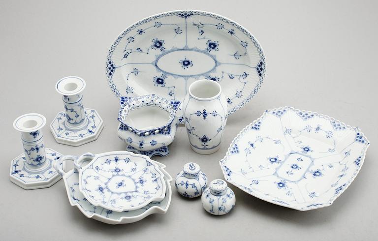 SERVISPORSLIN, 9 delar, porslin, Musselmalet, Royal Copenhagen.