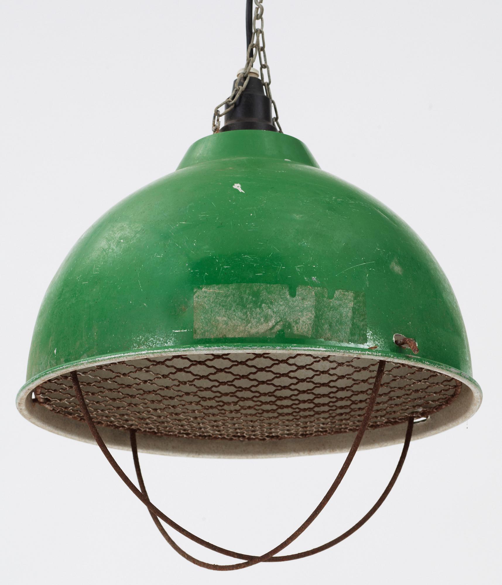 INDUSTRILAMPOR, ett par, 1900-talets andra hälft. H ca 35.