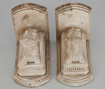BOKSTÖD, ett par, patinerad gips, sekelskiftet 1800/1900-tal.