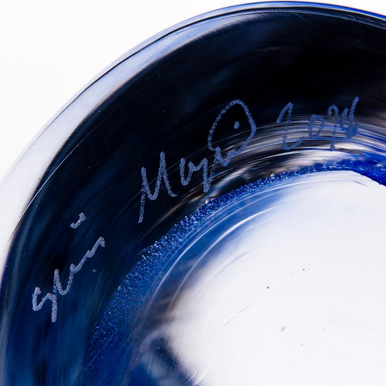 SINI MAJURI, a glass sculpture signed Sini Majuri 2018.