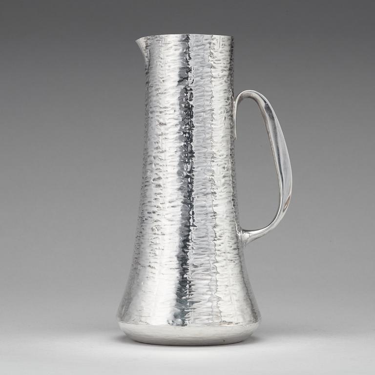 Tapio Wirkkala, a set of twelve pieces of sterling, a pitcher, ten beakers and a tray, Kultakeskus Finland 1975-79.