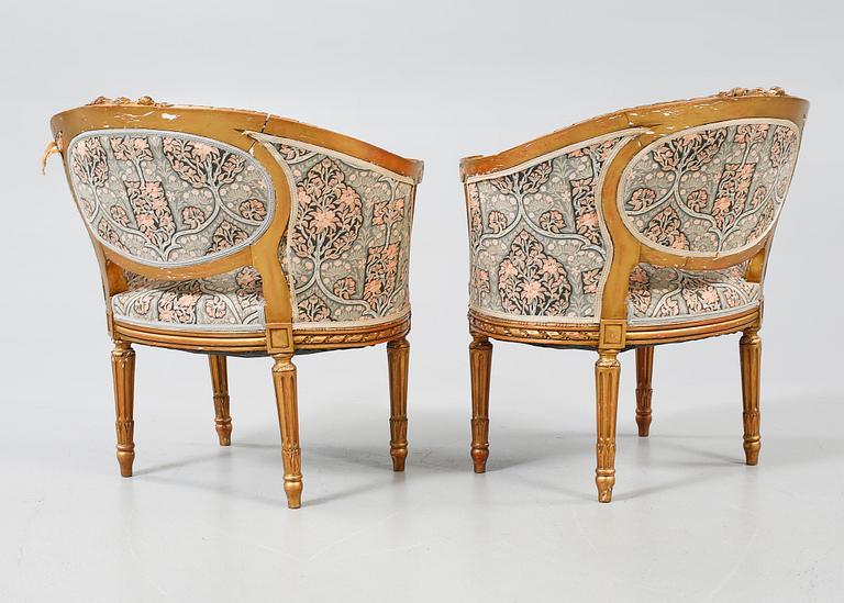 FÅTÖLJER, ett par Louis XVI-stil, 1900-tal.
