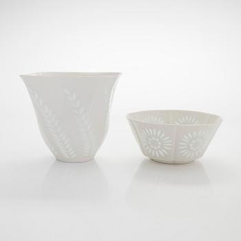 Friedl Holzer-Kjellberg, A 45-piece porcelain coffee service, signed under glaze F.H.Kj Arabia Finland.