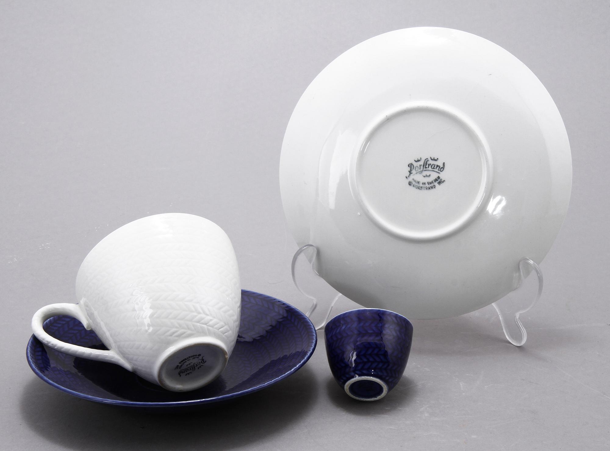 SERVISDELAR, 29 st, flintgods, "Blå eld", Hertha Bengtsson, Rörstrand.