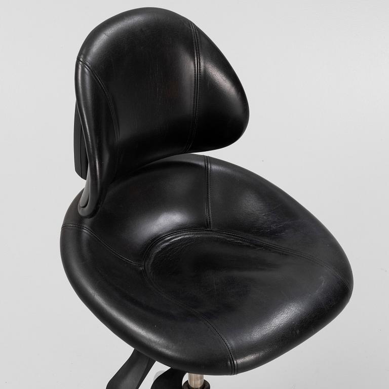 A 'Saga' swivel office chair by Bruno Mathsson, end of the 20th Century.