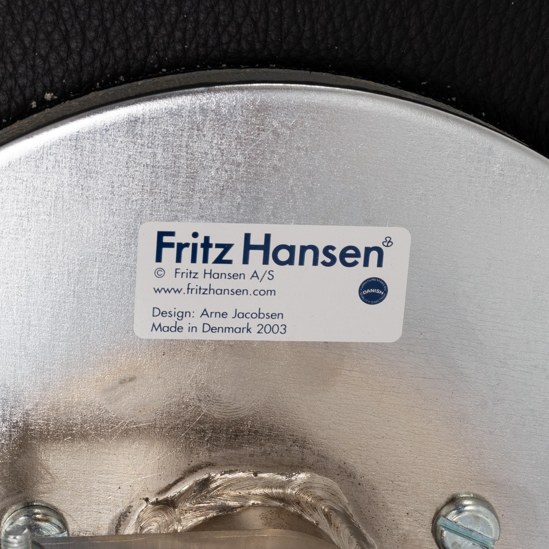 Arne Jacobsen, "Sjuan", karmstol på hjul, Fritz Hansen, daterad 2003.