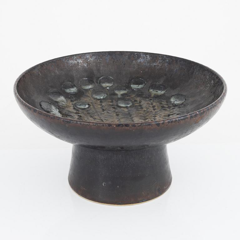 Hertha Bengtson, a stoneware bowl on foot, Rörstrand, 1961.