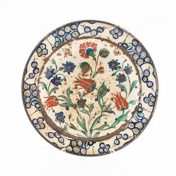 Plate, Turkish Ottoman Iznik, 16th century, likely later part.