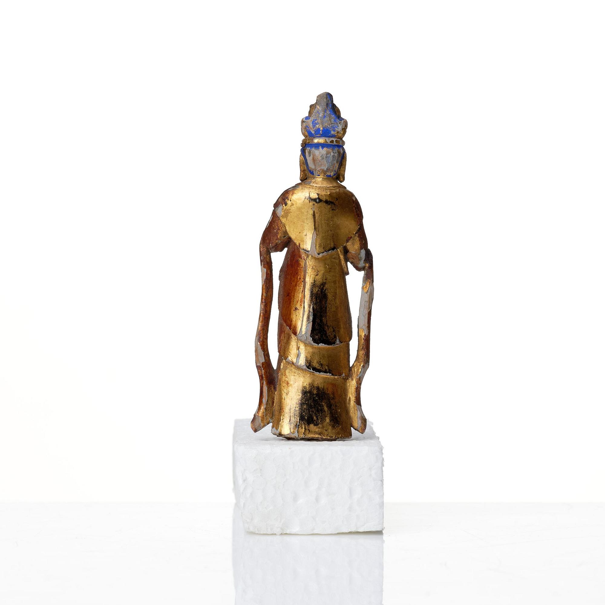 A wooden sculture of a buddhisattva, Qing dynasty.