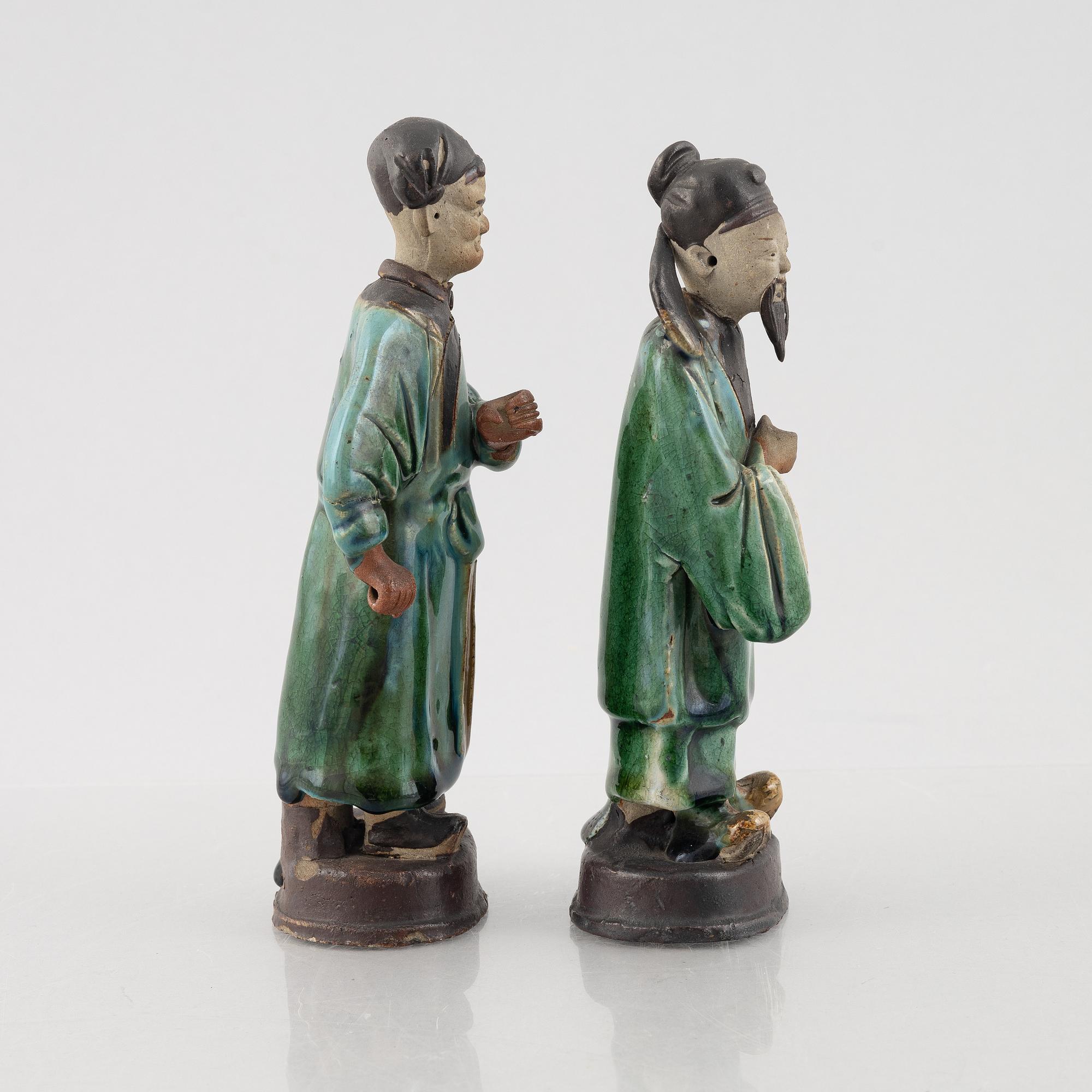 A set of two Chinese porcelain figures, ealry 20th century.