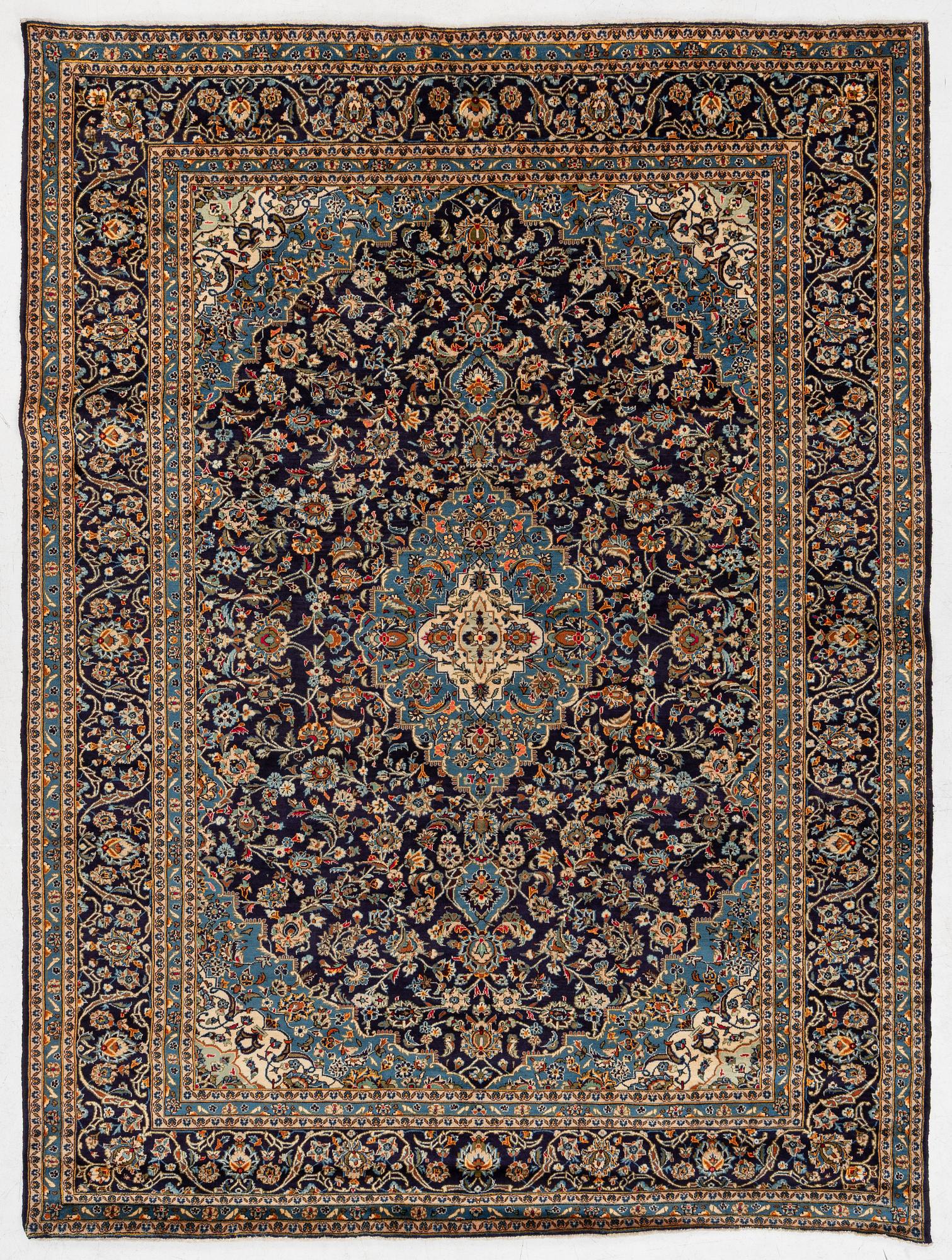 Matta, Keshan, ca 387 x 291 cm.