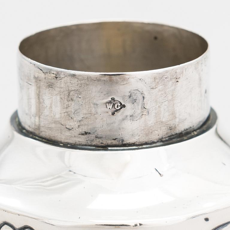 Lusikkapari, Lontoo 1787-91, purkki, Lontoo 1891 ja vati, Chester 1906, sterlinghopeaa, Englanti.