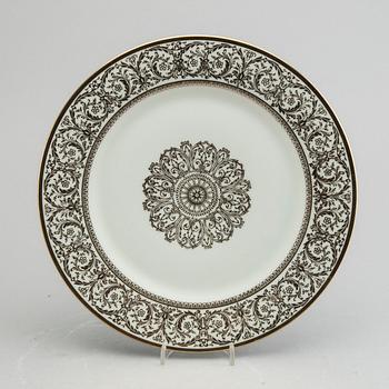 a SET OF 32 PCS OF PLATES Tirschenreuth Tyskland 1900-talets andra hälft porslin.