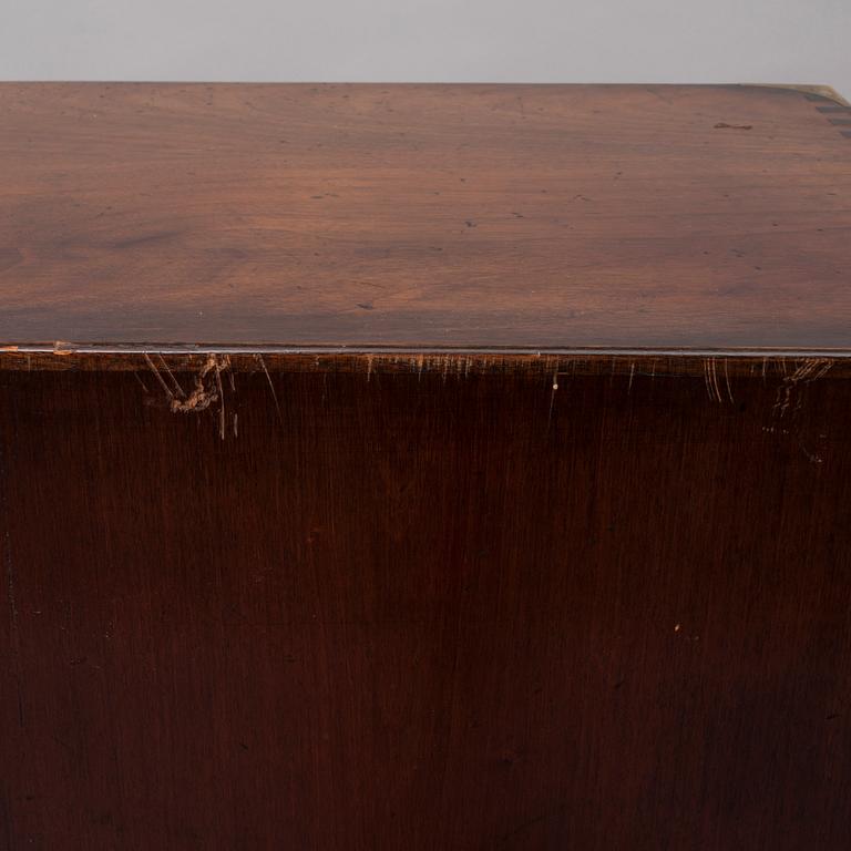 BYRÅ, Campaign chest, England 1900-talets mitt.
