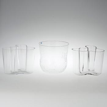 VASER, 3 st, glas, Alvar Aalto Iittala, "Savoy" och Oiva Toikka, Nuutajärvi Notsjö, "Fauna".