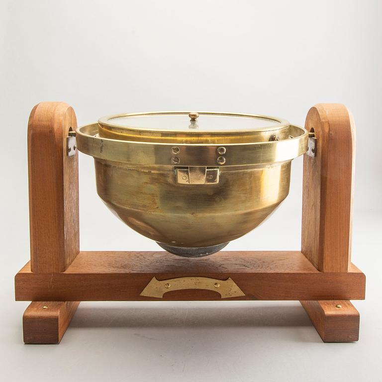A brass ships compass, Glasgow, first half of the 20th century.