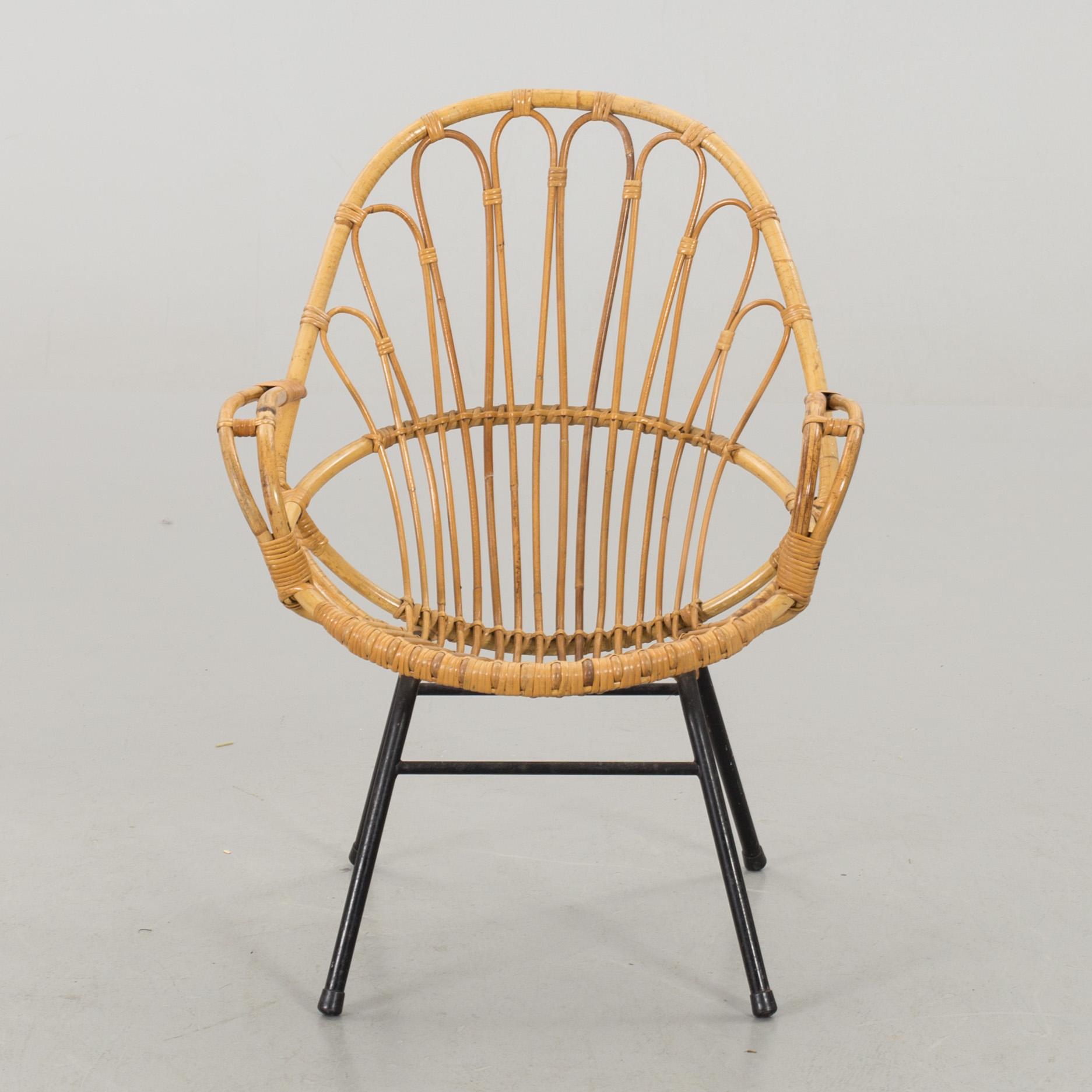 A TABLE AND AN ARMCHAIR. Second half of 20th century.