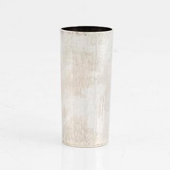 Cecilia Johansson, a silver and agate beaker, Guld & Silversmederna Cecilia-Ki, Gothenburg 1979.