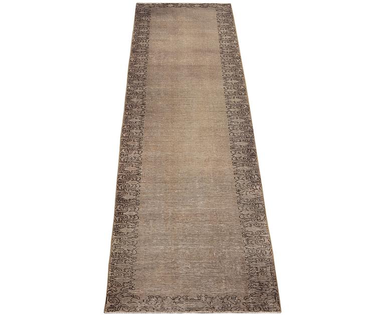 An oriental vintage design runner carpet, c. 460 x 80 cm.