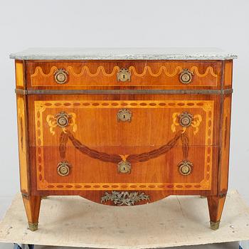 BYRÅ, gustaviansk stil, 1900-tal.