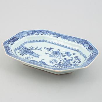 Two Chinese porcelain ladle dishes, a large dish and a small tureen with cover, Qing dynasty, Qianlong (1736-95).