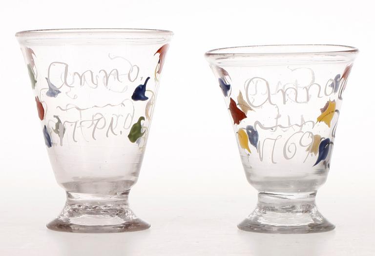 SNAPSGLAS 2 st, glas, 1769 och 1771.