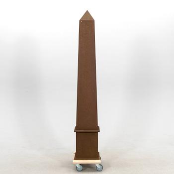 Obelisk modern tillverkning.