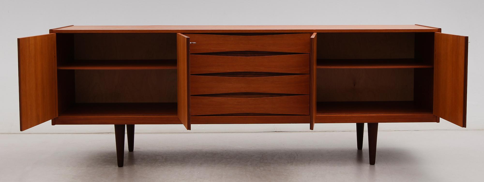 SIDEBOARD, Skeie & Co. Norheimsund, Norge, 1900-talets andra hälft.