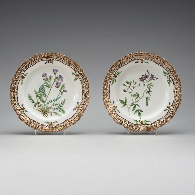ASSIETTER, 12 stycken, porslin. "Flora Danica", Kunglig Dansk, 1900-tal.