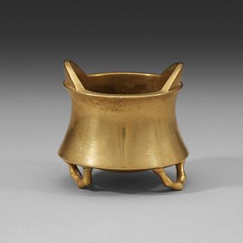 402. A bronze incense burner, late Ming-early Qing, 17th/18th century.