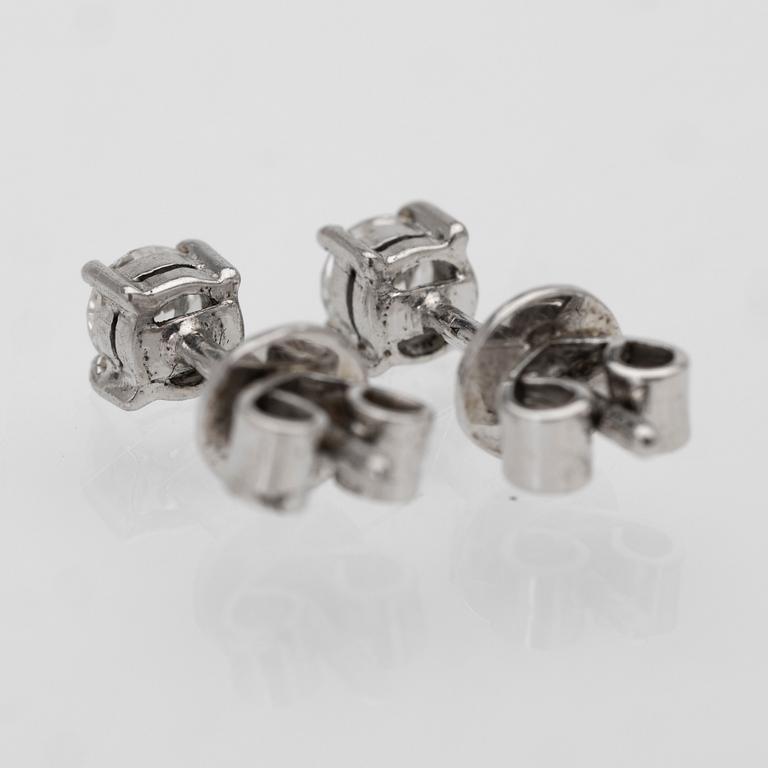 18K white gold earrings with diamonds.