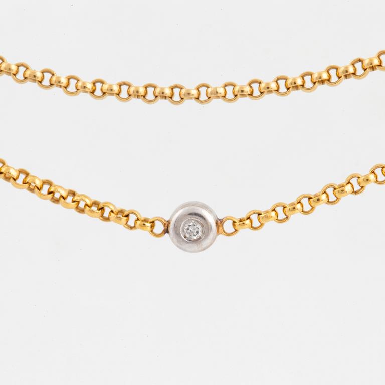 18K gold necklace, with brilliant-cut diamonds.