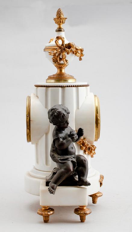 BORDSPENDYL, marmor och patinerad metall, Lenzkirch, sent 1800-tal.