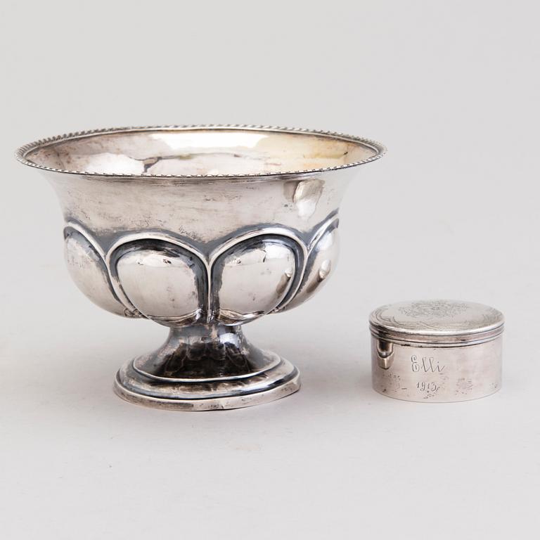 SKÅL och DOSA, silver, Gustaf Adolf Strömbäck, Helsingfors 1843 och Carl Fridolf Ekholm, Helsingfors 1864.