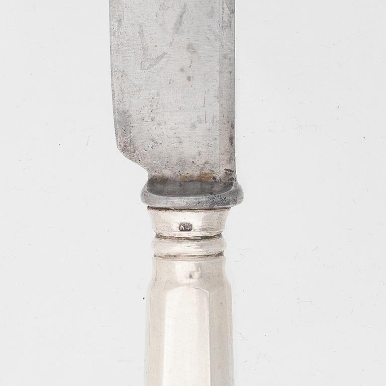 Karl Fabergé, five silver knives, with original steel blades, Moscow circa 1900.